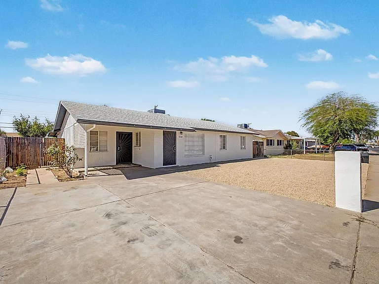 3519 W Orchid Ln — Photo 3