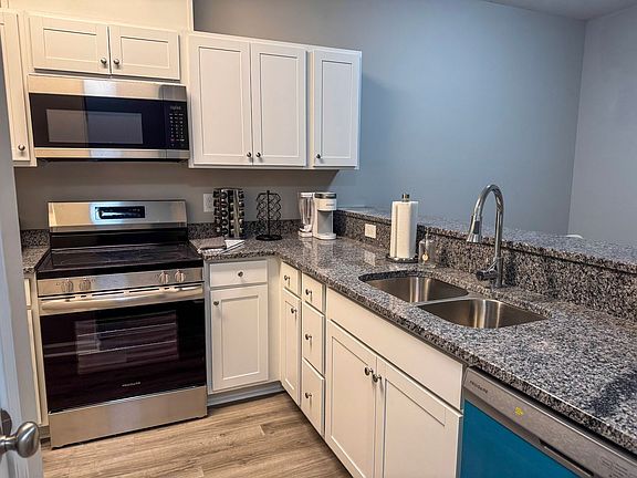 2nd image of 2305 Pine Ct S #F9621f50d
