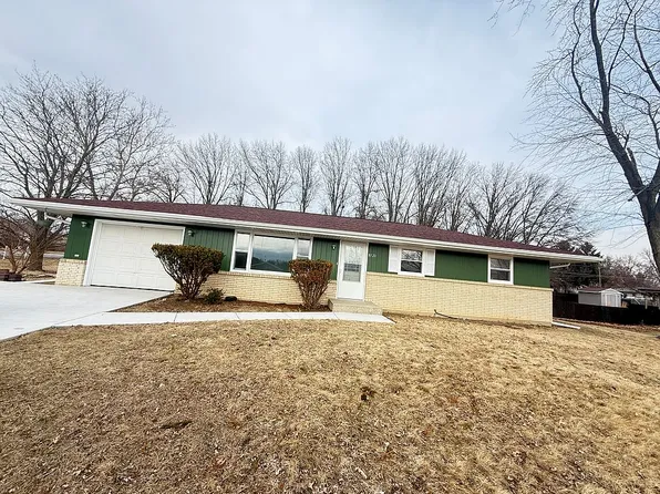 8320 Trudy Rd, Rockford, IL 61108