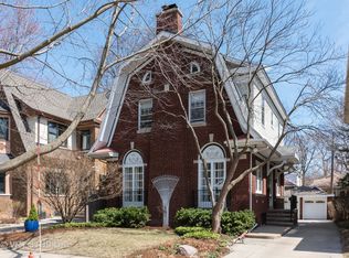 214 Dupee Pl, Wilmette, IL