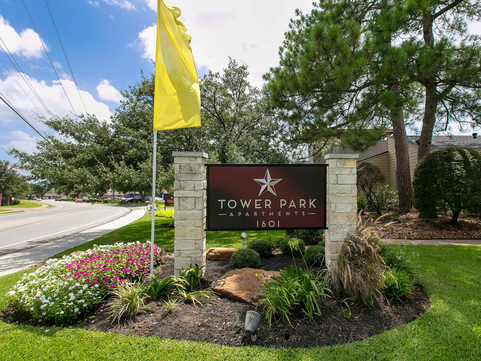 Tower Park Apartments — Photo 2