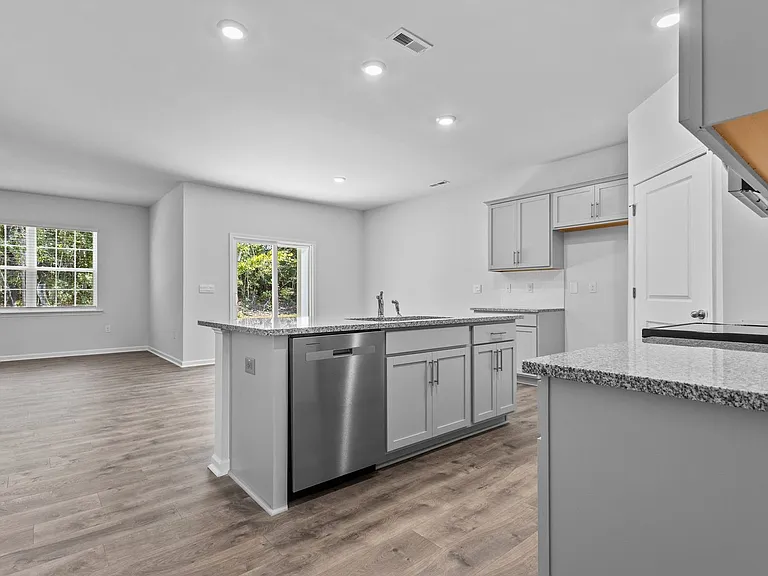 284 Robert Pl — Photo 15