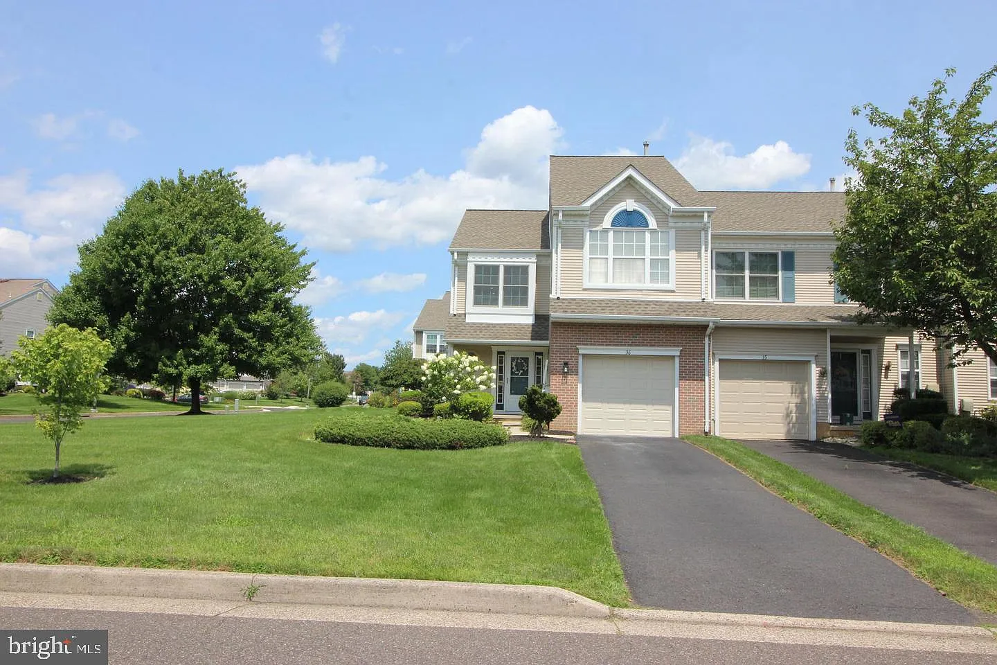 2 bed, 2.5 bath, 2078 sqft, $3,190 — Photo 2