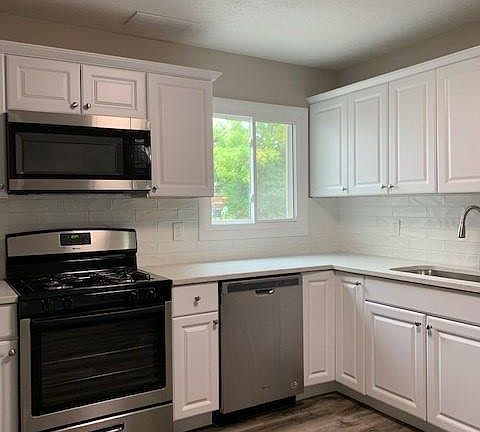 4th image of 679 Walnut Dr