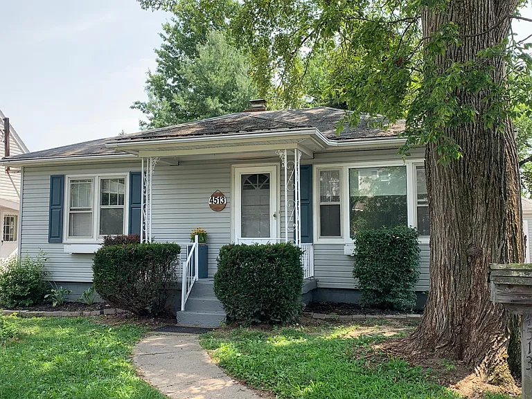 4513 Leslie Ave — Photo 1