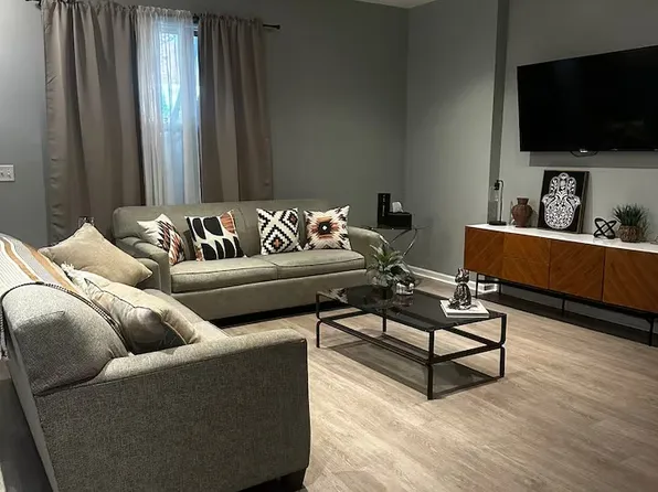 813 S Kedzie Ave #1, Chicago, IL 60612