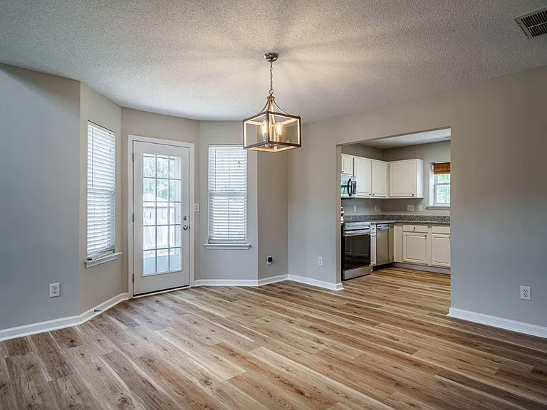 101 Thorncrest Dr — Photo 20