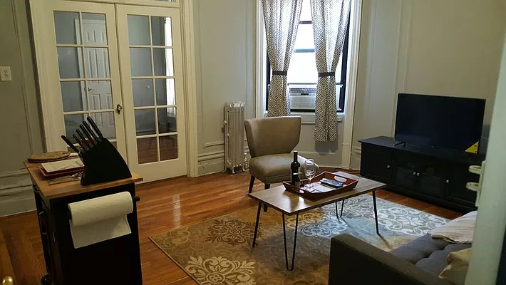 Rented by Monarch Realty Holdings | media 8