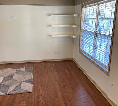 4th image of 389 Embry Ln