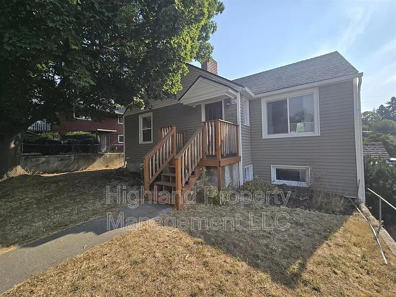 3 bed, 1.0 bath, 1200 sqft, $1,995 — Photo 1