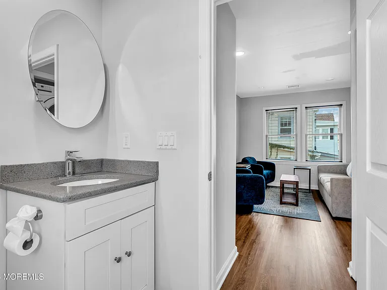 27 Arnold Ave — Photo 18