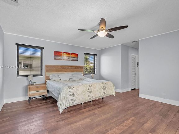 4th image of 3340 N Hills Dr
