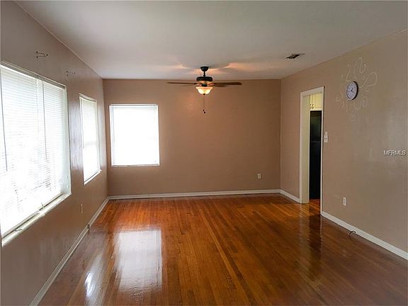 2nd image of 826 Demington St