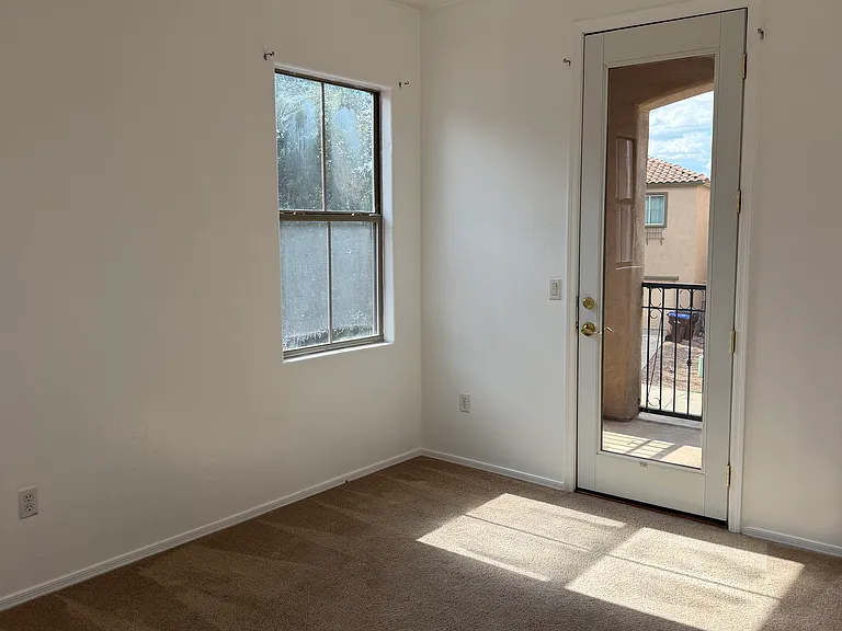 504 E Calle Escora — Photo 18