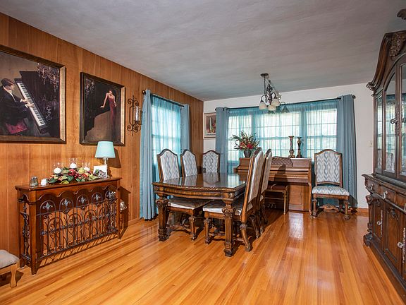 3rd image of 212 Donald Ave
