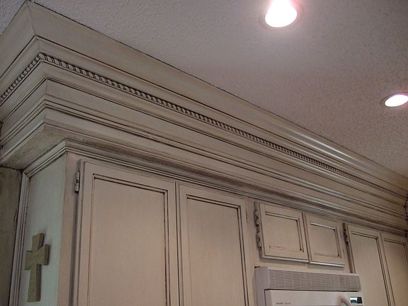 Detailed pic. of molding in kitchen