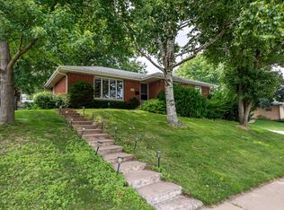 1891 Avalon Rd, Dubuque, IA 52001