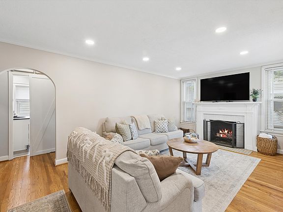 5th image of 923 S Fairfield Ave