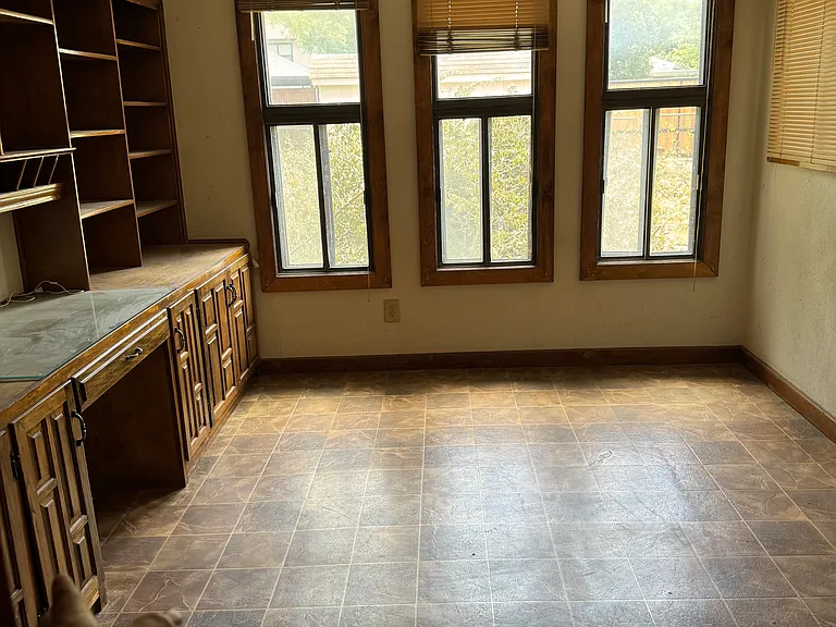 1422 Kingsbridge Dr — Photo 9