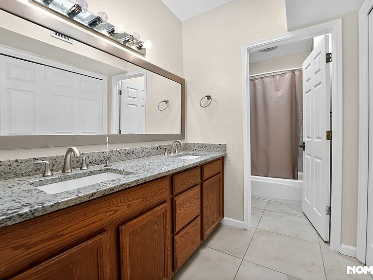768 W Calle Del Ensalmo — Photo 17