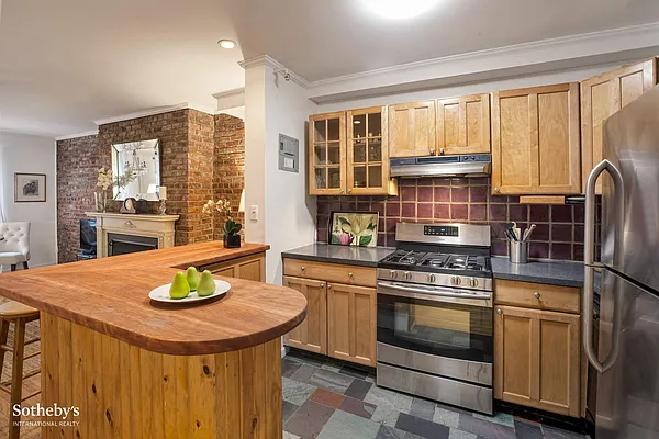 Sold by Sotheby's International Realty | media 27