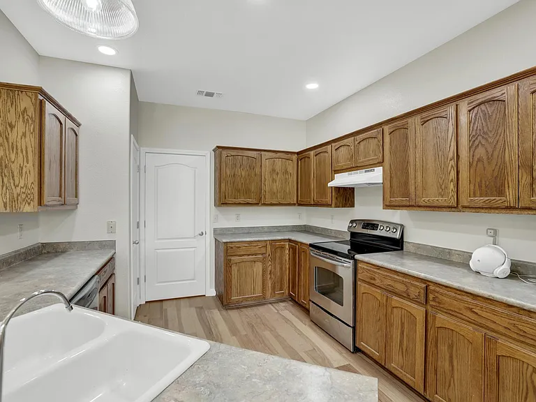 2116 Bentwood Dr — Photo 11