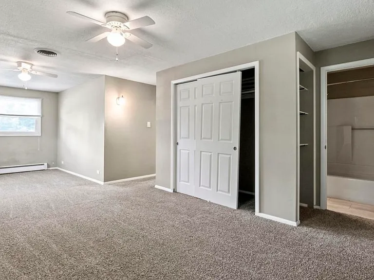 1005 E Washington Center Rd — Photo 13