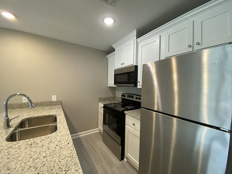 2412 Loop Acres Rd — Photo 3