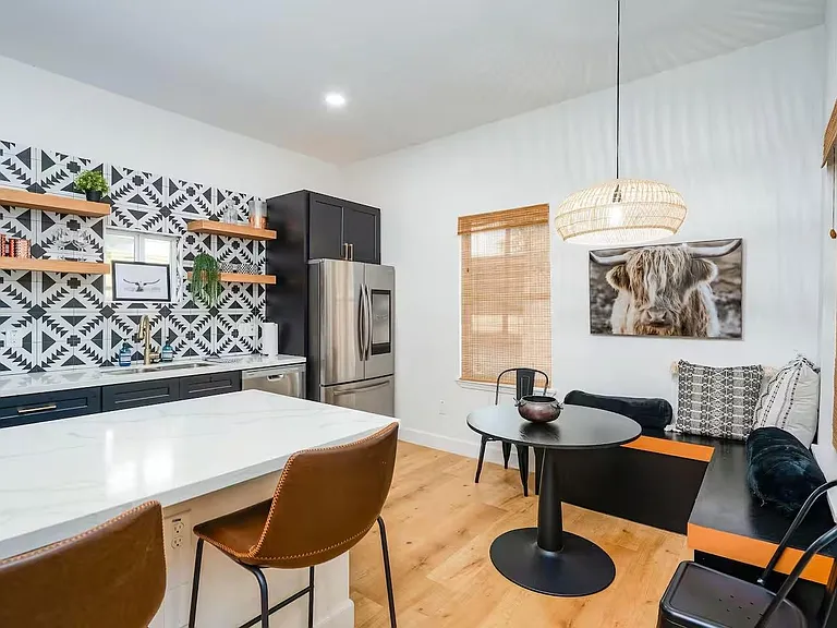 502 Dark St — Photo 5