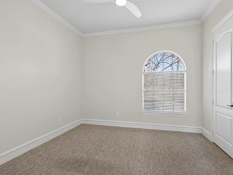 5704 Pine Valley Dr — Photo 34