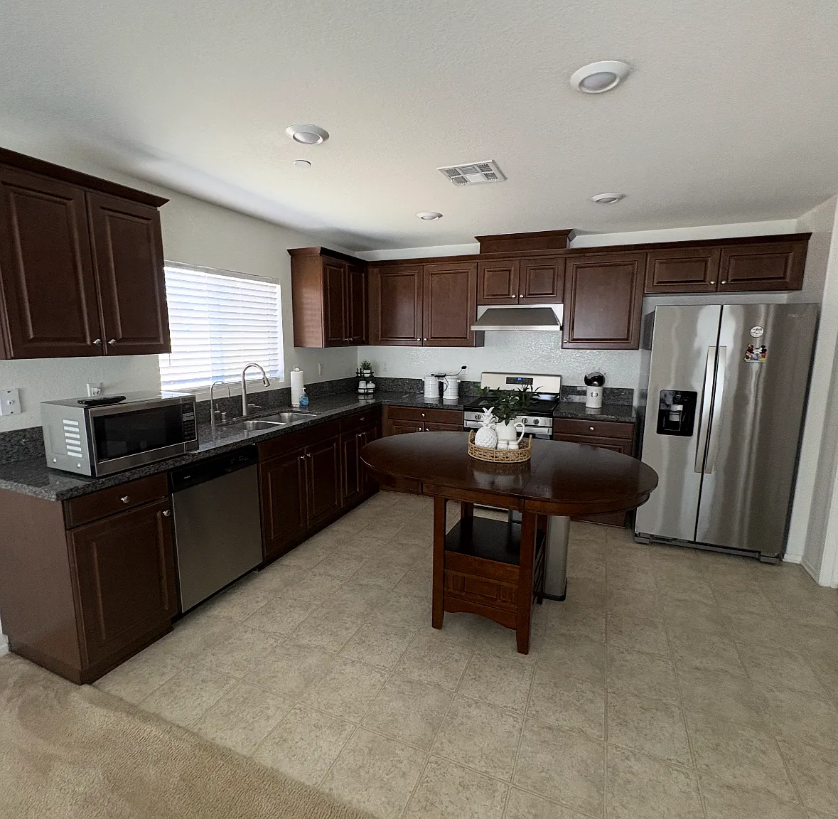 4 bed, 1779 sqft, $2,600 — Photo 3