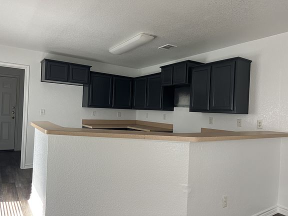 5th image of 602 Estelle Ave