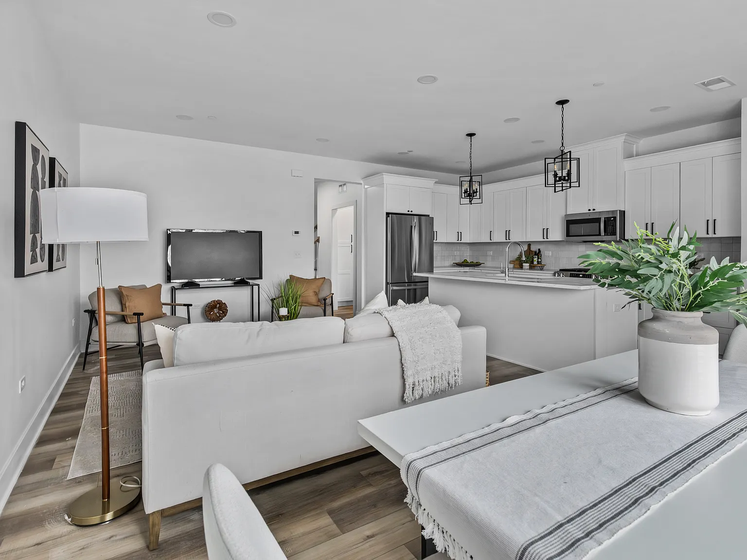 3 bed, 2.5 bath, 1800 sqft, $4,800 — Photo 3