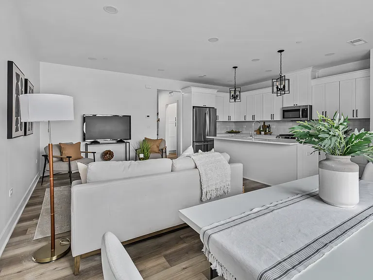 27W280 Bauer Rd — Photo 5