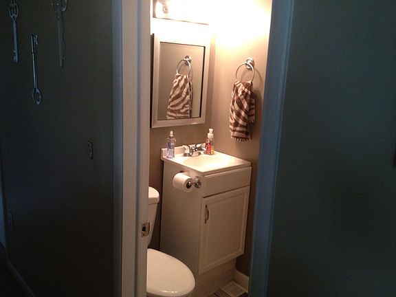 3rd image of 714 Sherwood Dr