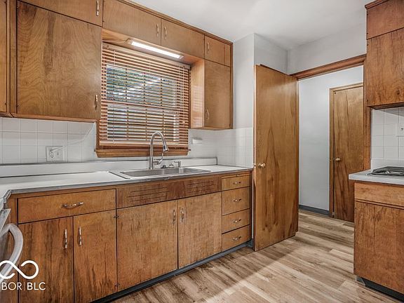 2nd image of 508 Bernard Ave