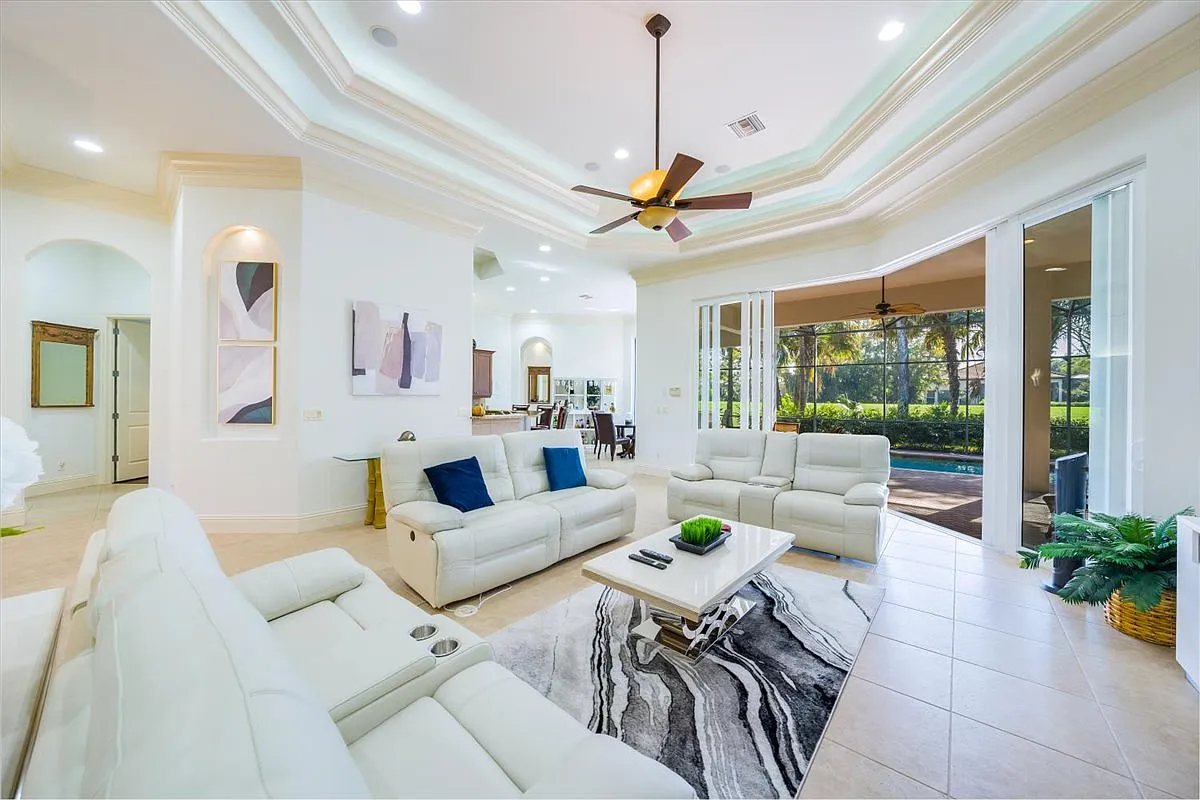 Olde Cypress Strada Bella Rare Opportunity — Photo 4