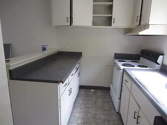 2nd image of 134 Tennyson Ave