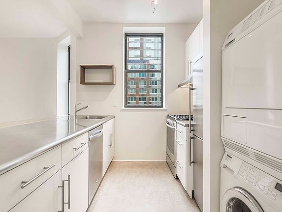 3rd image of 7 2nd Ave APT 4B