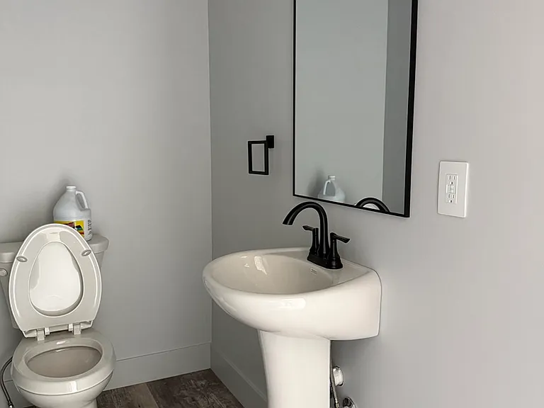 401 Memorial Rd #4 — Photo 5