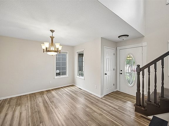 4th image of 2205 Country Cove Ln