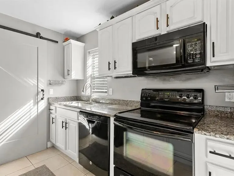 Kitchen with all cooking needs
