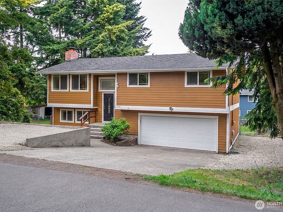 2nd image of 3105 13th Street SW