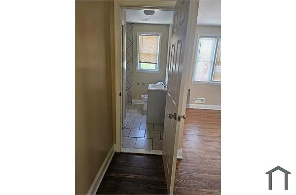Building Photo - 3804 Cedarhurst Rd #2