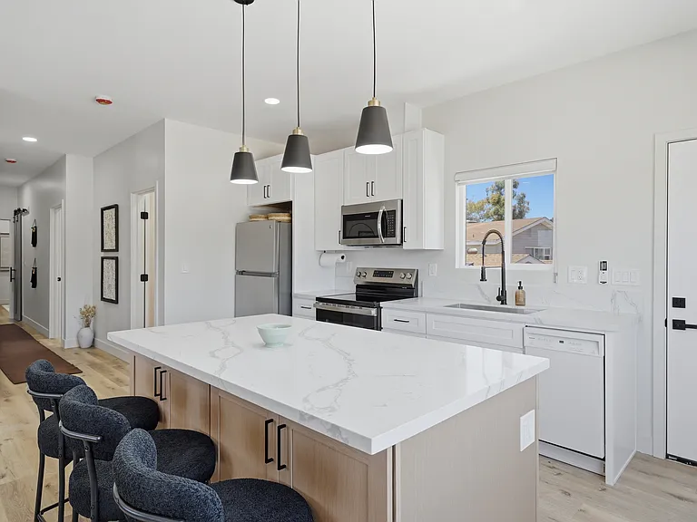 1038 2nd Ave — Photo 9