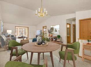 2224 Pinewood Dr, Shakopee, MN 55379