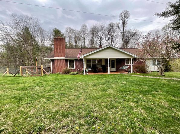 2858 Pot Rock Rd, Woodlawn, VA 24381