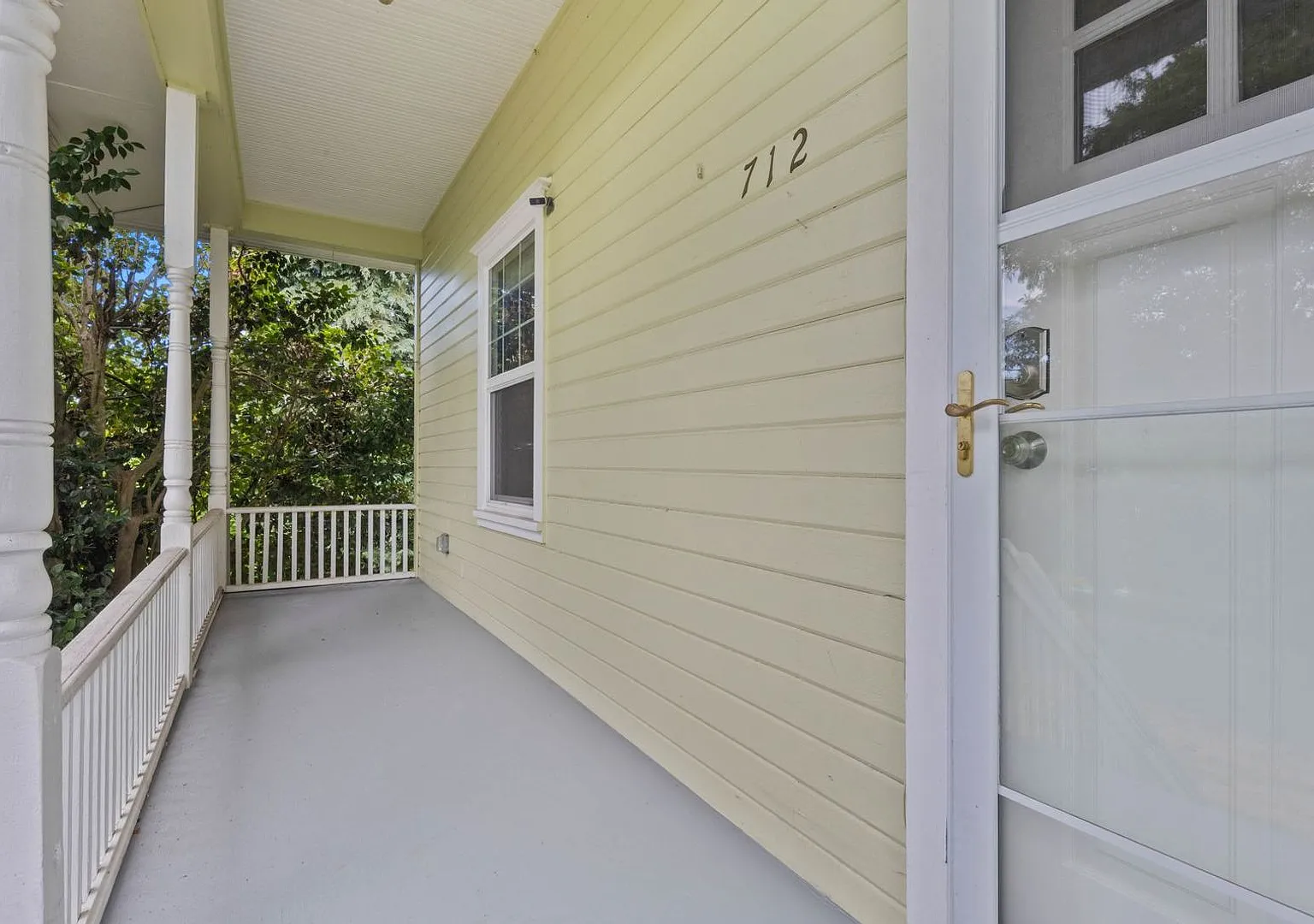 Bright 3 Bed | 2 Bath Home in Renton 1,000 Sq Ft — Photo 3