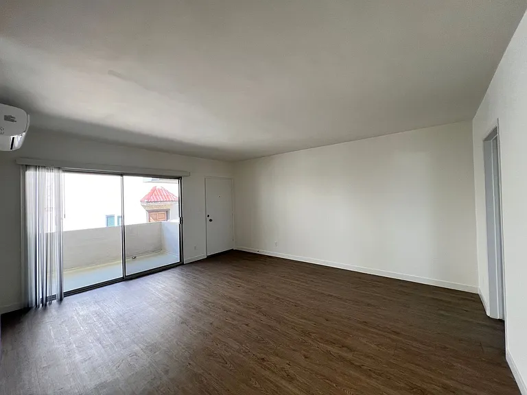634 E Harvard Rd — Photo 12