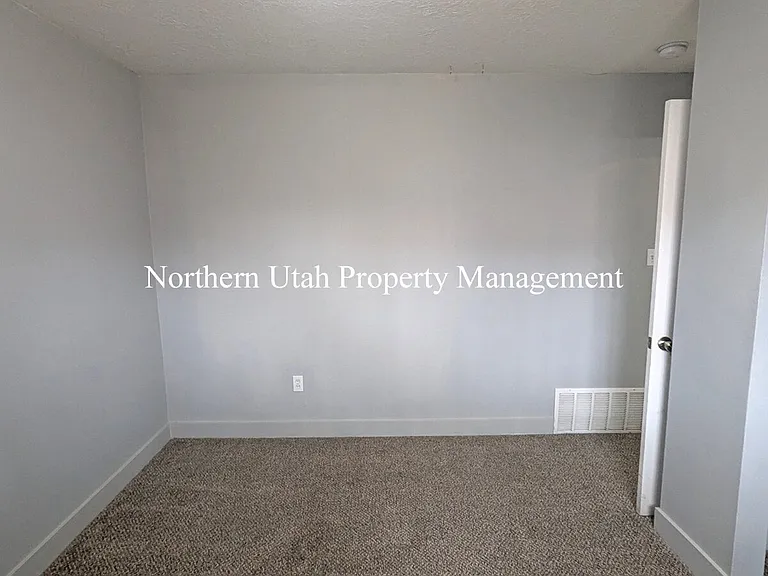 2056 Gramercy Ave — Photo 7